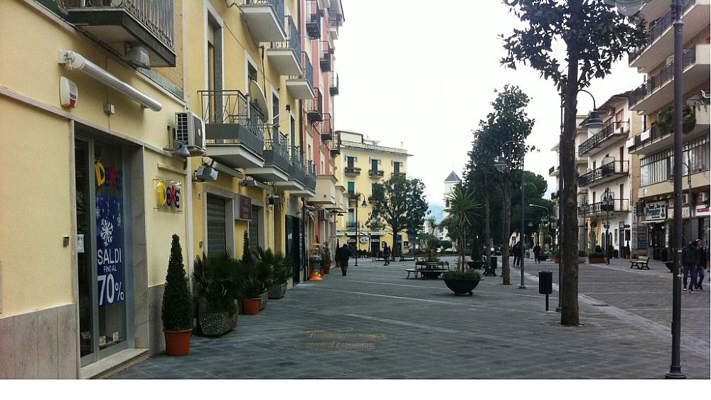 17102017 negozi piazza agropoli