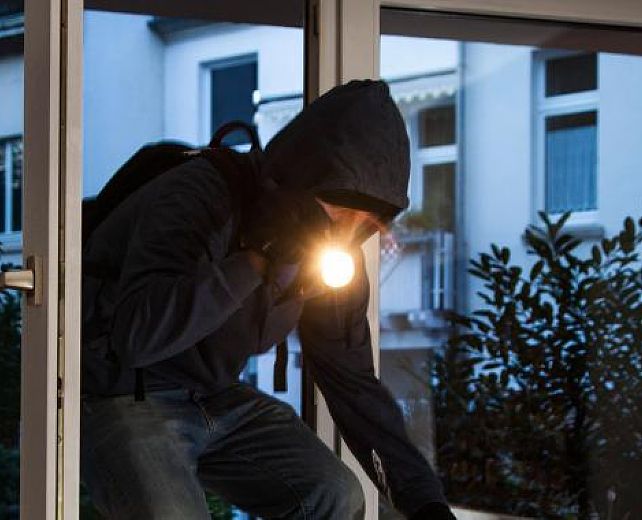 17112014 ladri in azione