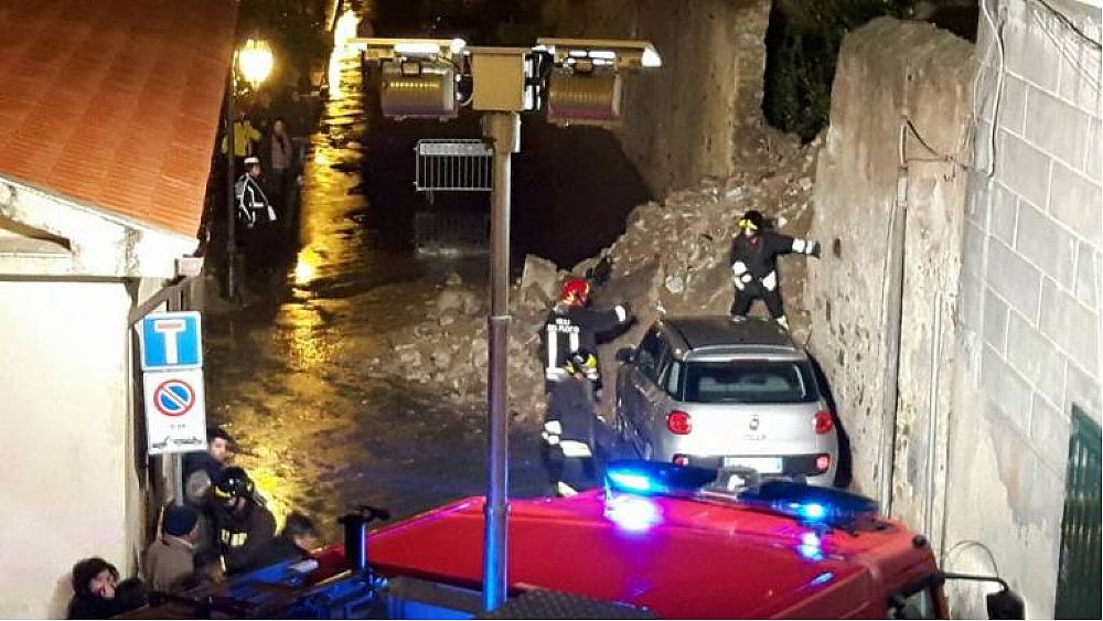 17122017 crollo muro castellabate