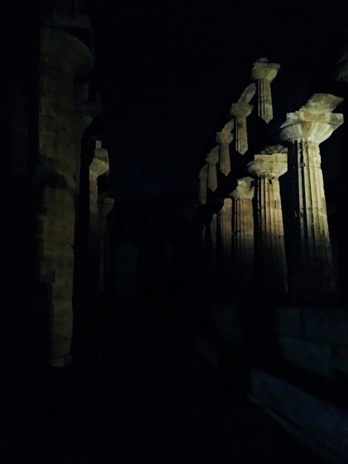paestum al chiaro di luna