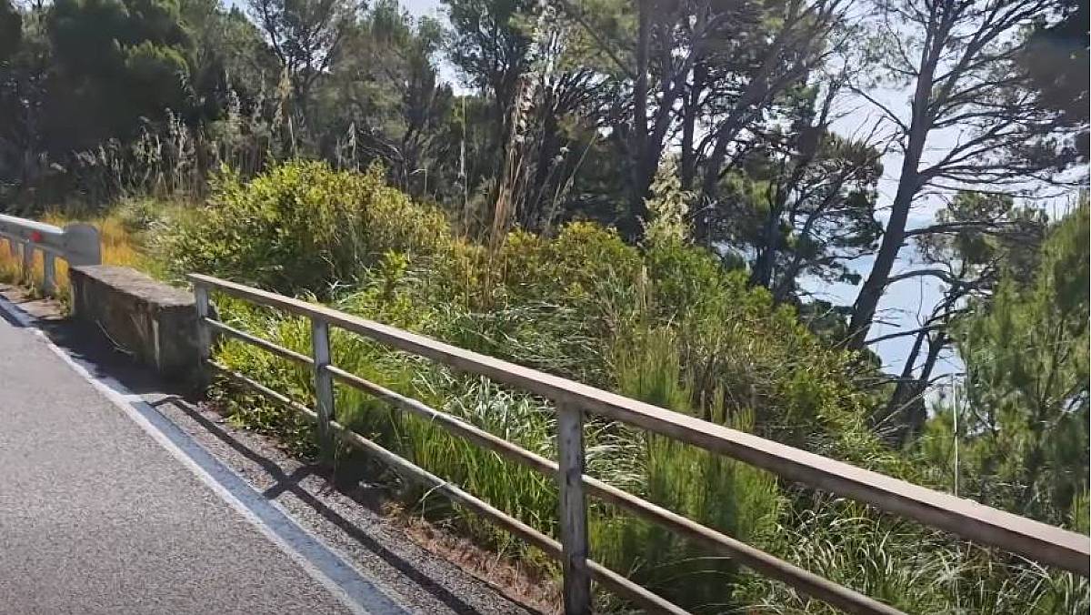 Montecorice, viaggio sulla Via del Mare tra buche e guardrail fatiscenti