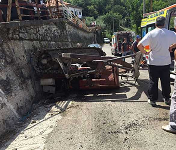 18062016 incidente trattore ribaltato