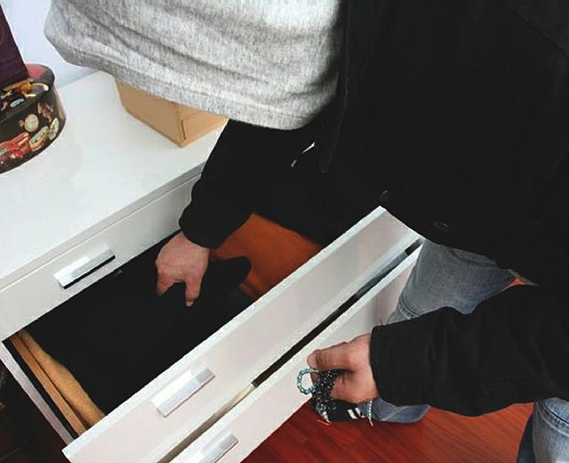 18102014 furto appartamento