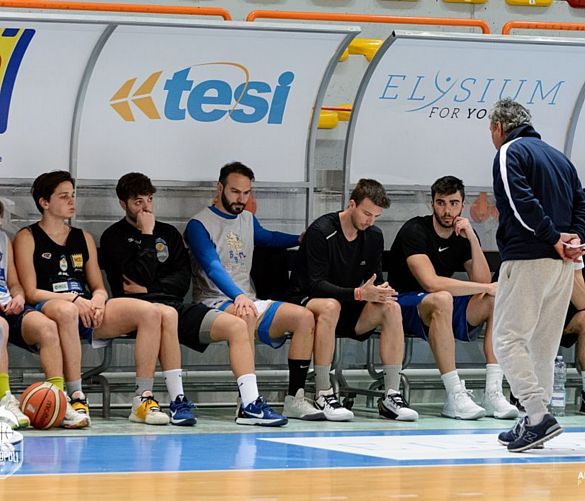 19032021 basket agropoli panchina