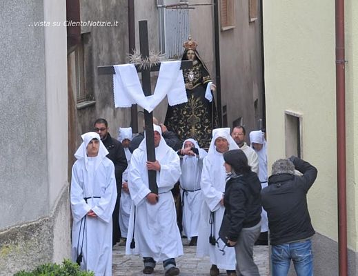 19042014 processione roccagloriosa