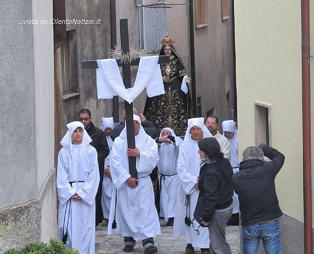 19042014 processione roccagloriosa
