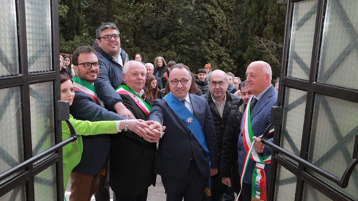 19042024 biblioteca palomonte taglio nastro