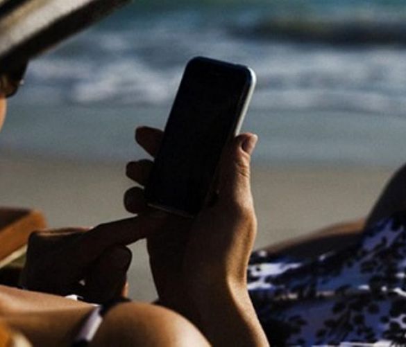 19062017 cellulare ombrellone