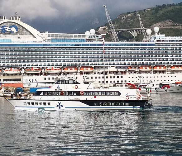 19062019 alicost nel porto di salerno
