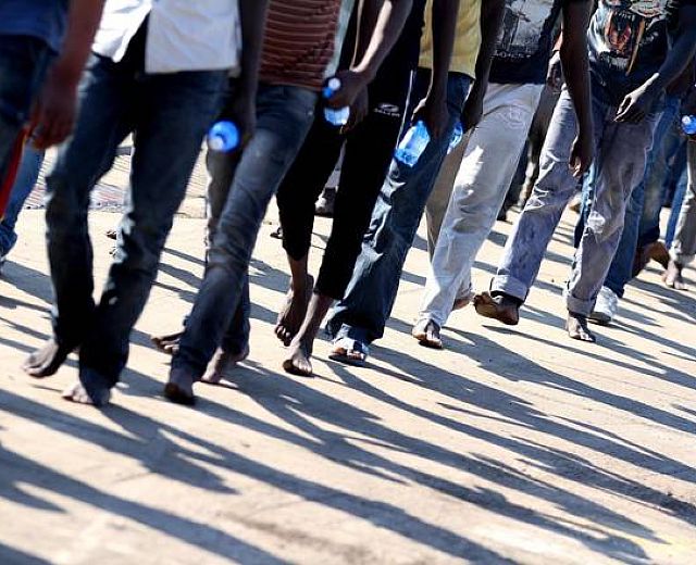 19072014 migranti salerno porto