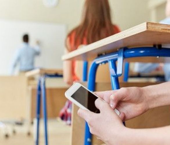 19092019 smartphone in classe