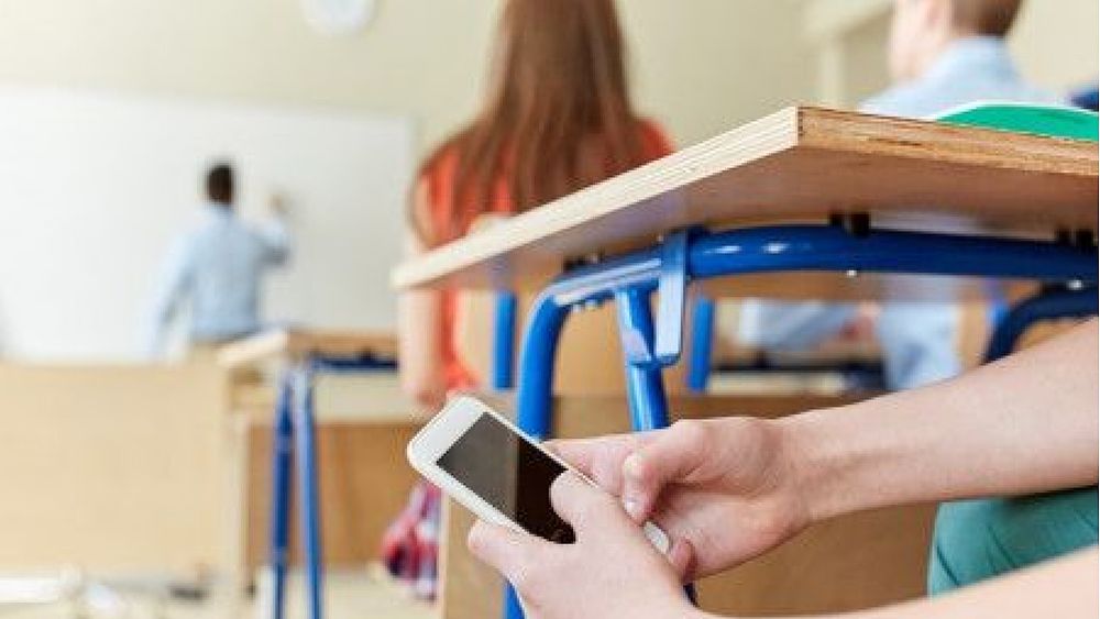 19092019 smartphone in classe