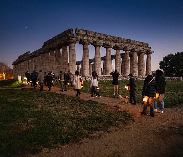 19092020 Paestum Visite al buio con lanterne al Santuario Meridionale