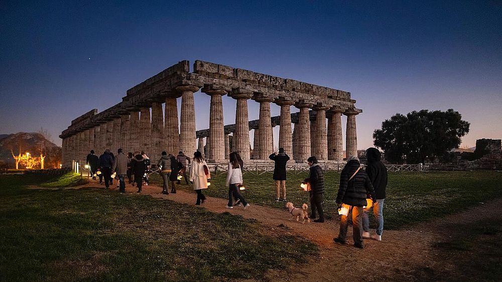 19092020 Paestum Visite al buio con lanterne al Santuario Meridionale