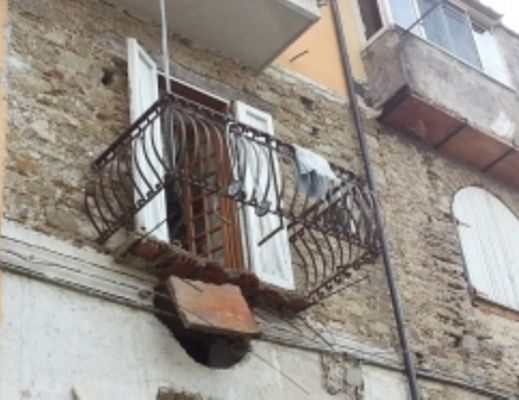 19102013 crollo balcone agropoli