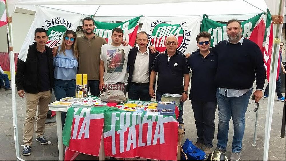 19102016 gazebo forza italia salerno