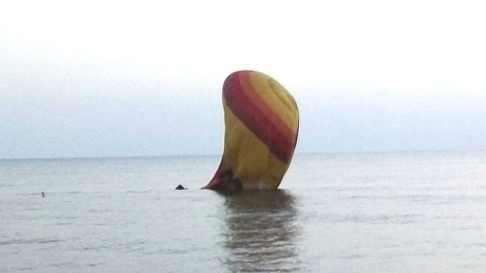 19102018 mongolfiera in mare