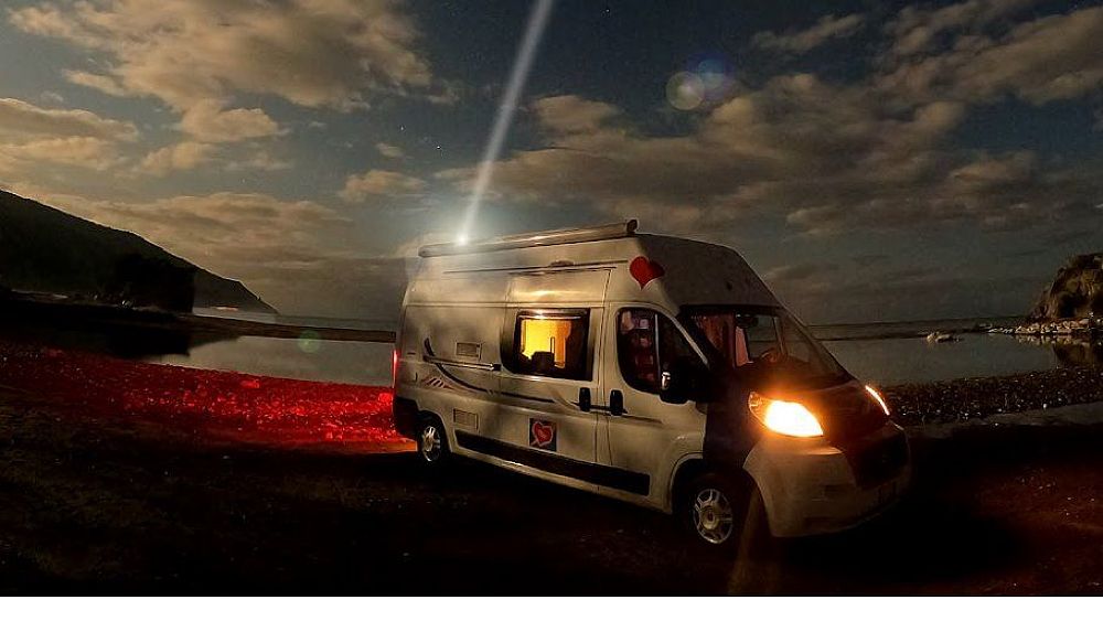 20022022 raggio di luce notte