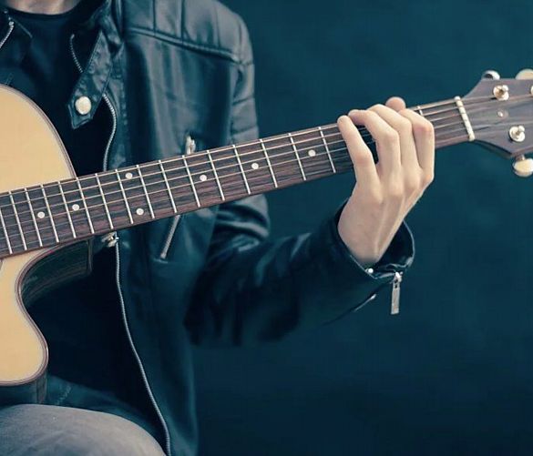 20042020 musica chitarra