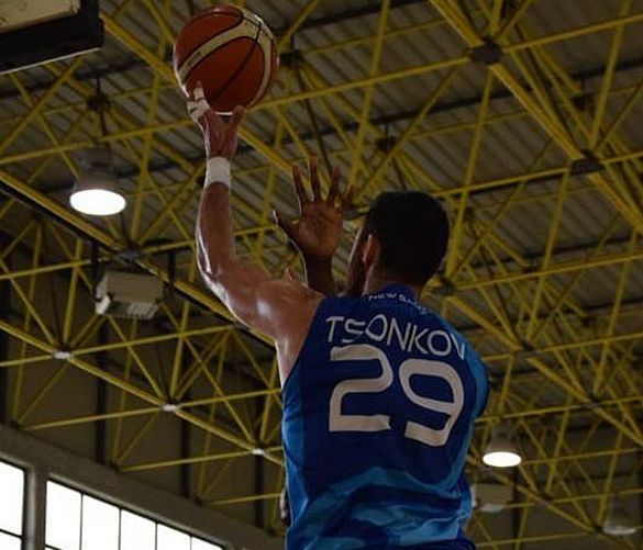 20052019 Tsonkov va a canestro