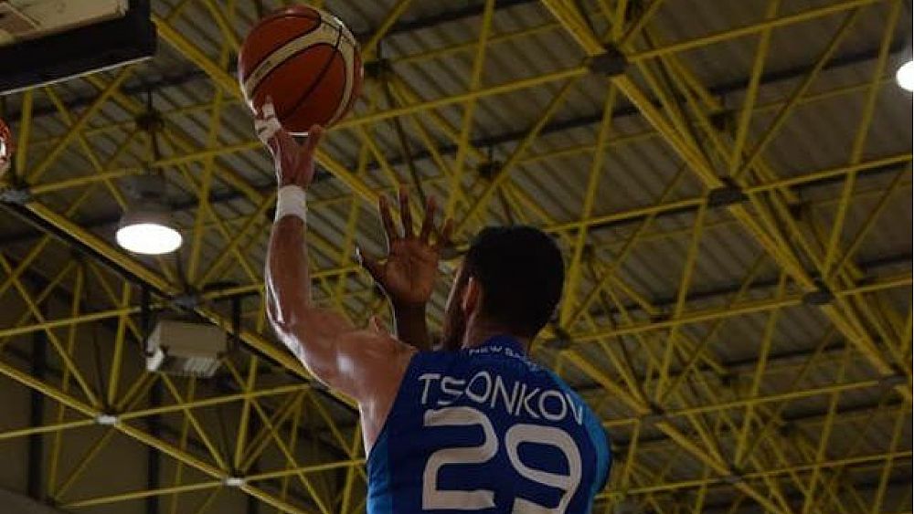 20052019 Tsonkov va a canestro