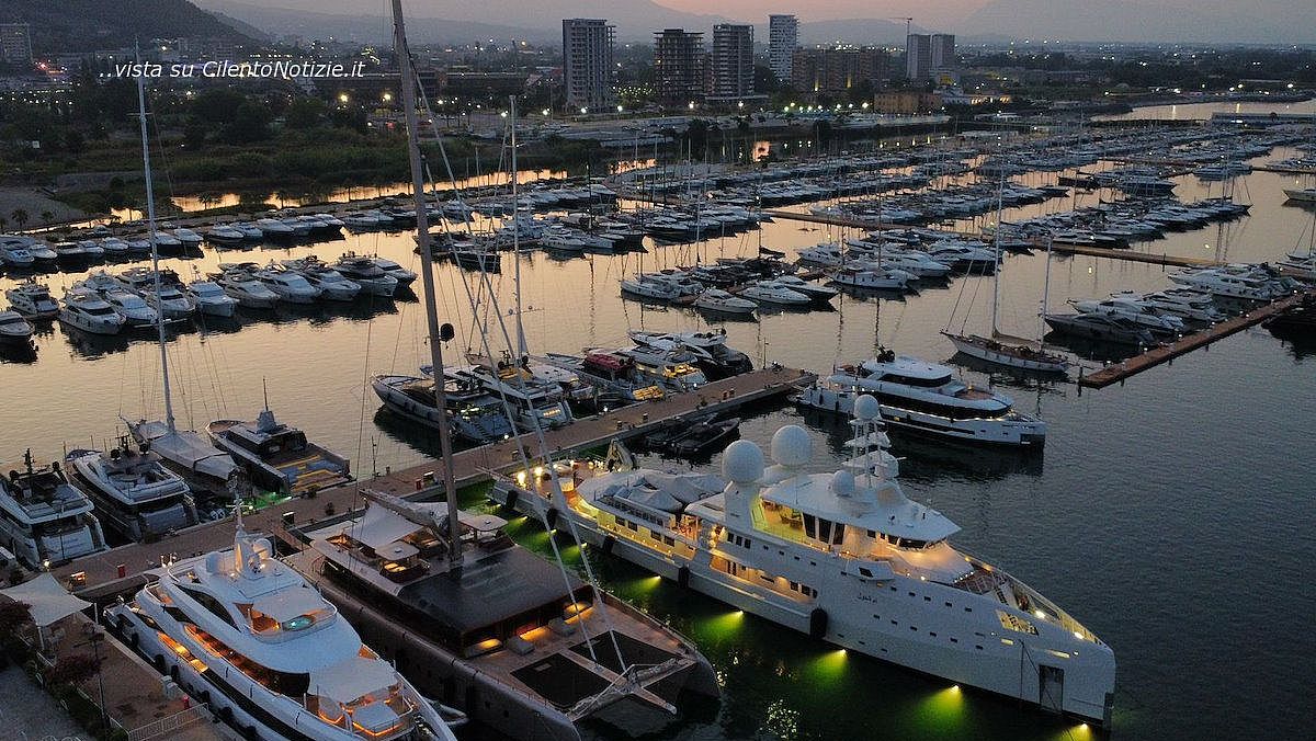 20072024 catamarano piu grande del mondo