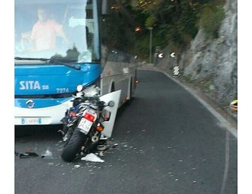 20102014 moto contro bus