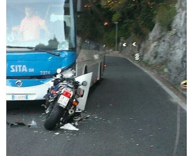 20102014 moto contro bus