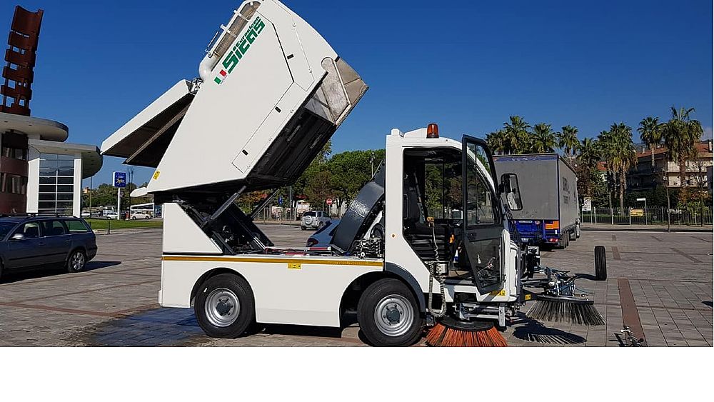 20112020 autospazzatrice