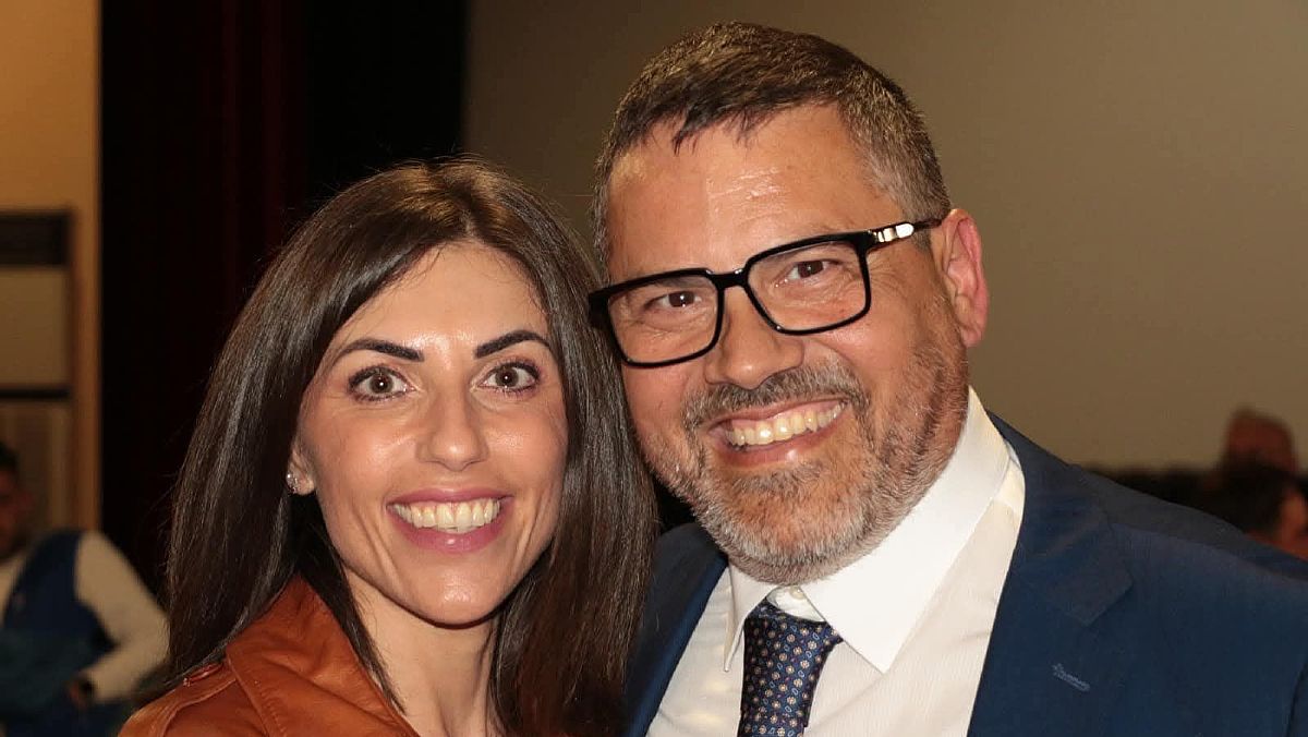 20112025 aurelio tommasetti e una donna