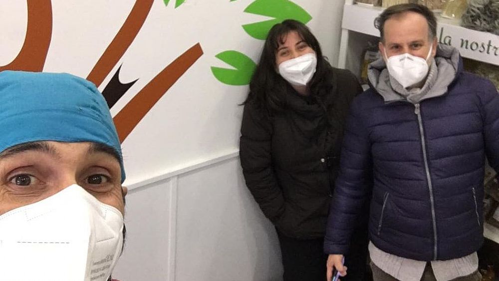 20122020 distribuzione pacchi natalizi help da piccola gastronomia da elsa