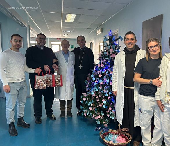 20122024 regali vescovo ospedale polla