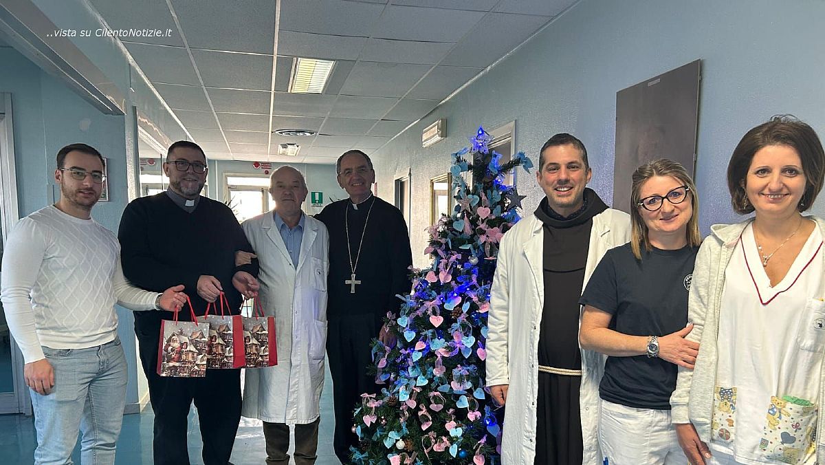 20122024 regali vescovo ospedale polla 20122024 regali vescovo ospedale polla