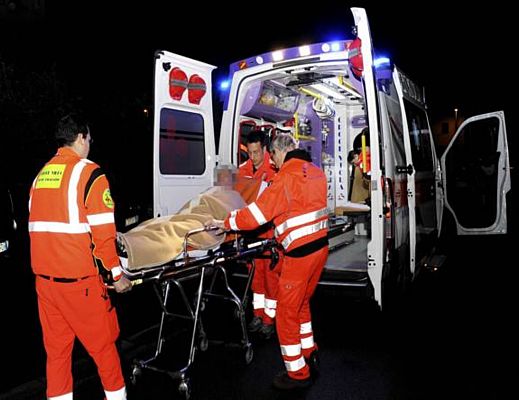 21012015 ambulanza barella
