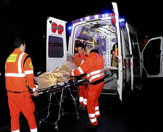 21012015 ambulanza barella