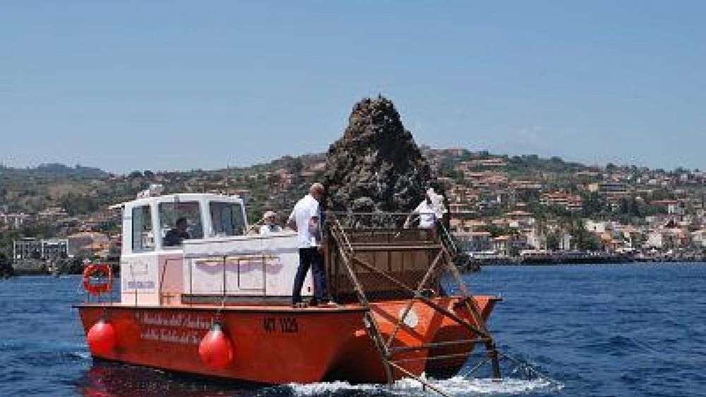 21012018 battello spazzamare