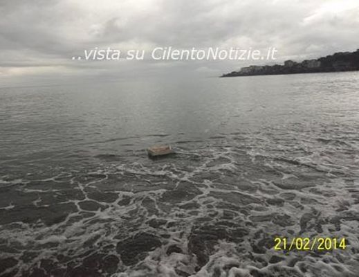 Paolo-Abbate foto - 21022014 sbarco polistirolo sapri