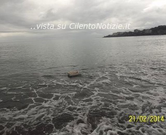 21022014 sbarco polistirolo sapri