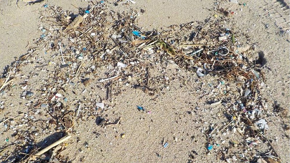 21022020 nurdles spiaggia