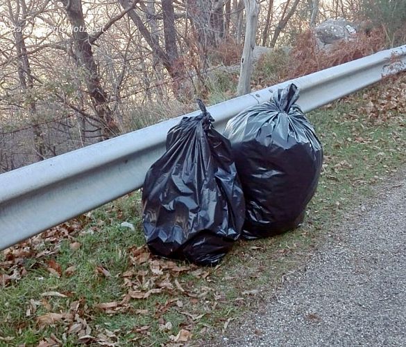 21022022 sacchi spazzatura abbandonati