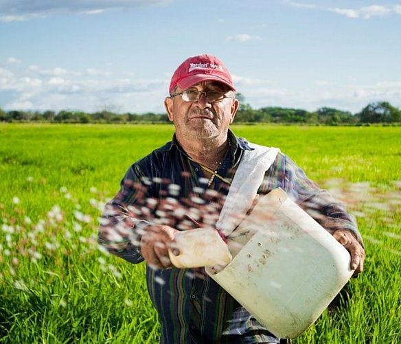 21042020 agricoltore