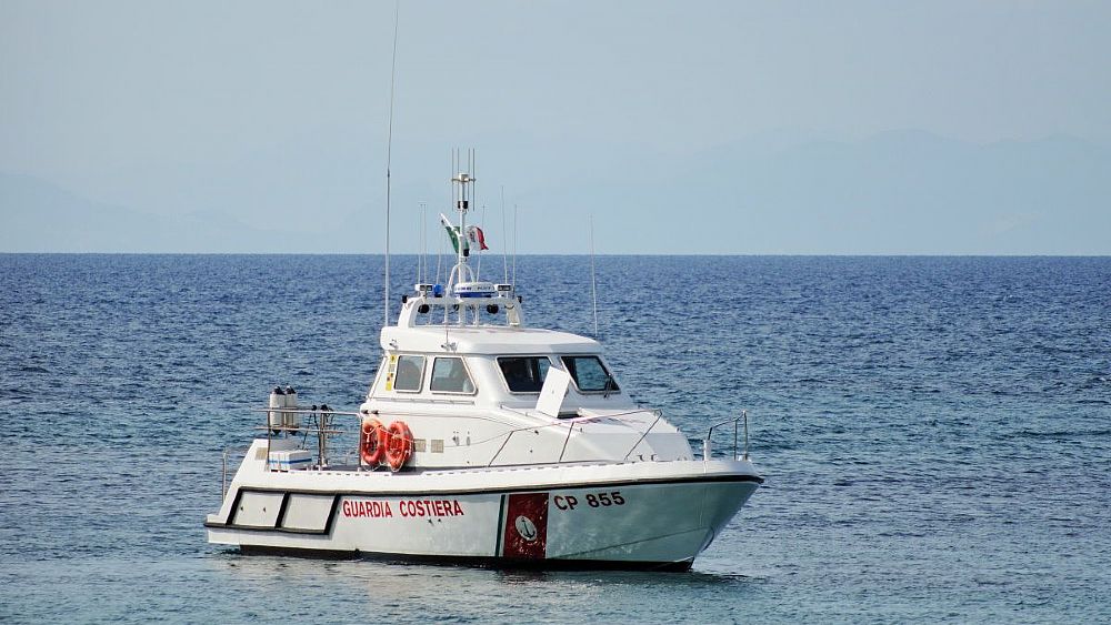 21062021 guardia costiera foto cp 855