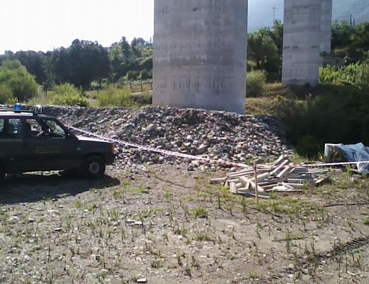 21072014 forestale rifiuti celle
