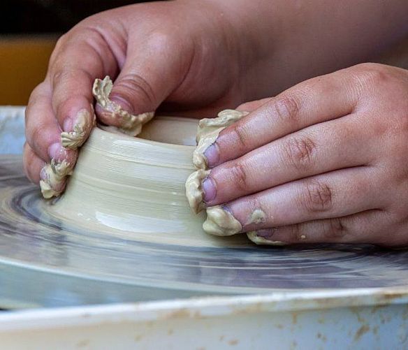 Marisa-Russo foto - 21102024 artigiano mani creta