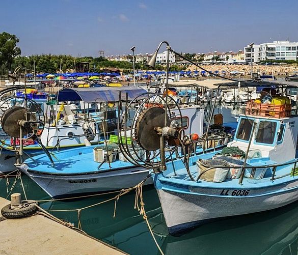 21112019 barche da pesca al porto