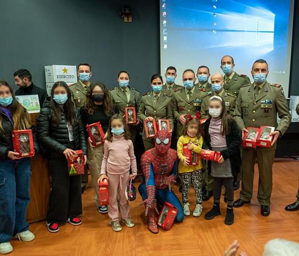 21122022 esercito sorriso bambini