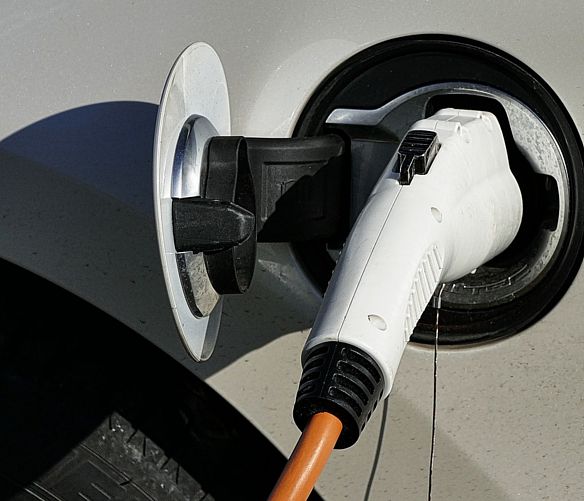 22012018 ricarica auto elettrica