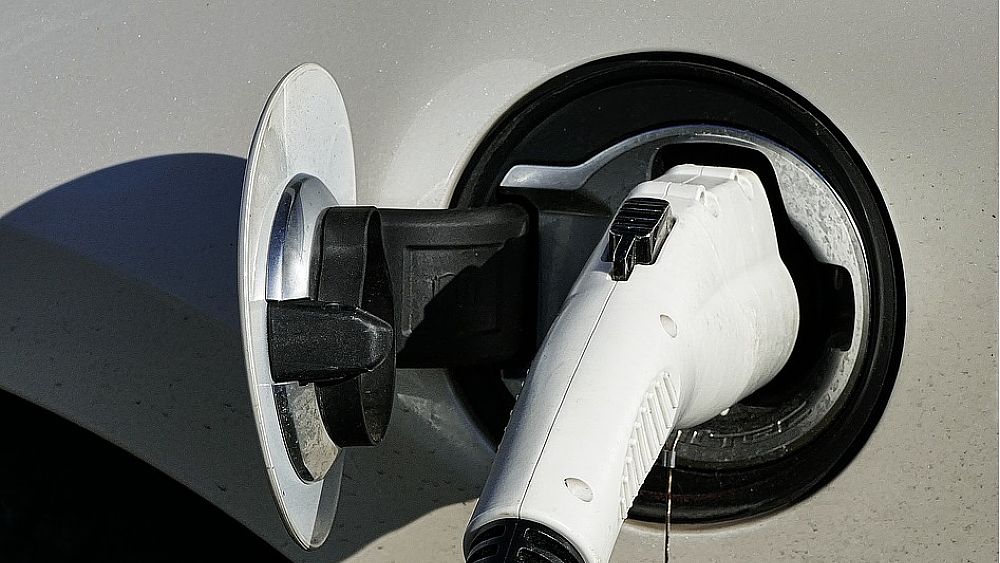 22012018 ricarica auto elettrica