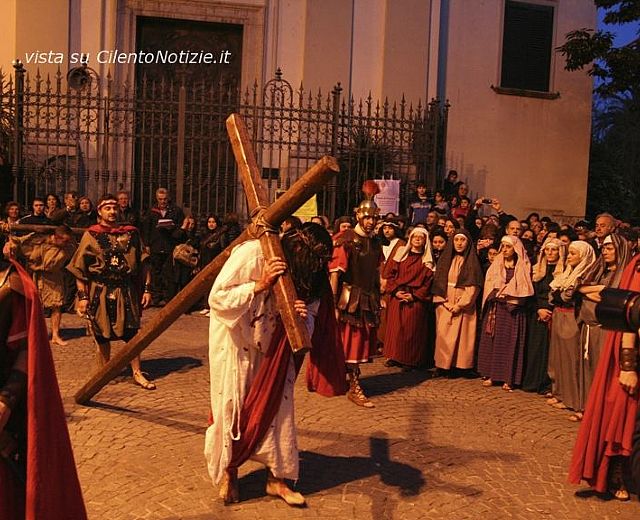 22032015 via crucis salerno