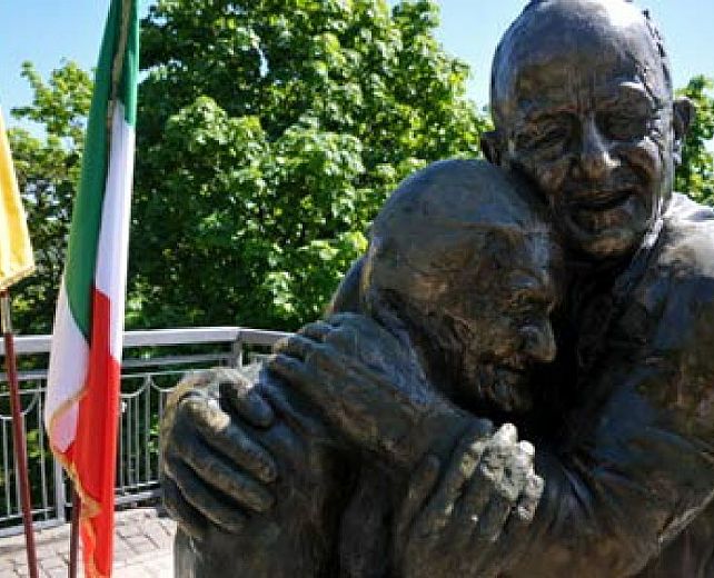 22052015 statua dell amore a kiev